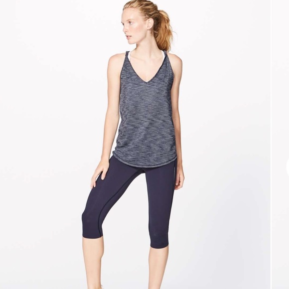LULULEMON do the twist tank - Picture 3 of 14